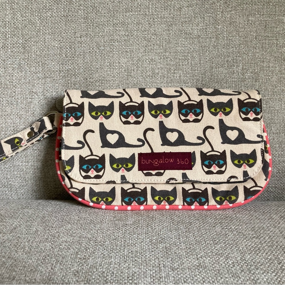 Bungalo 360 Cat Print Wristlet